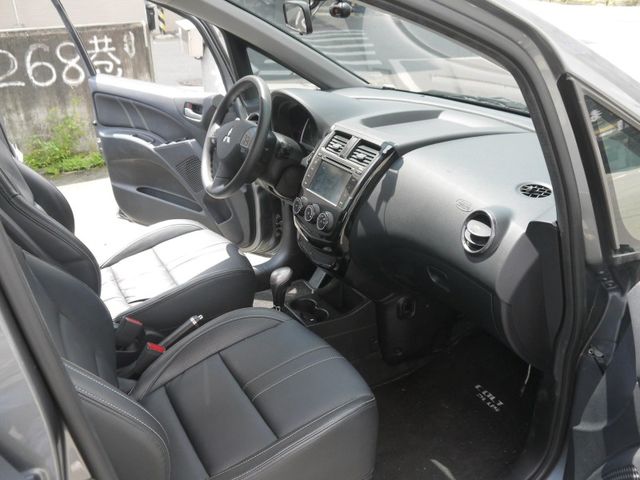 Mitsubishi  Colt Plus 僅跑4萬 原廠保養 頂級版 電動尾門 IKEY免鑰匙 定速 盲點 COLTPL  第11張相片