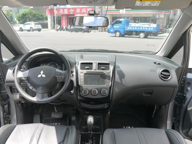 Mitsubishi  Colt Plus 僅跑4萬 原廠保養 頂級版 電動尾門 IKEY免鑰匙 定速 盲點 COLTPL  第12張相片