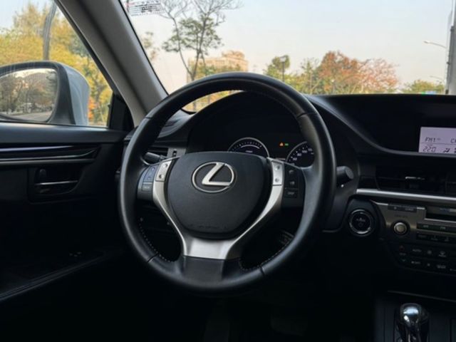 LEXUS凌志 ES300H  第7張相片