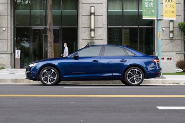 AUDI奧迪 A4  第4張相片