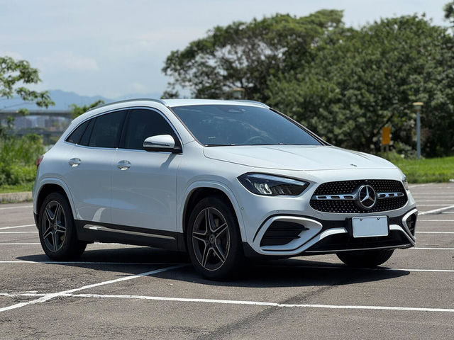 M-BENZ賓士 GLA200  第3張相片