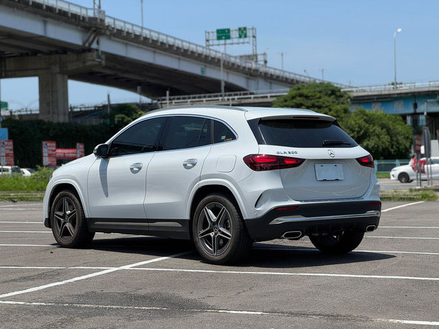M-BENZ賓士 GLA200  第5張相片