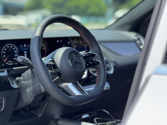 M-BENZ賓士 GLA200  第8張相片
