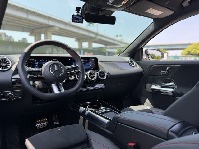 M-BENZ賓士 GLA200  第9張相片