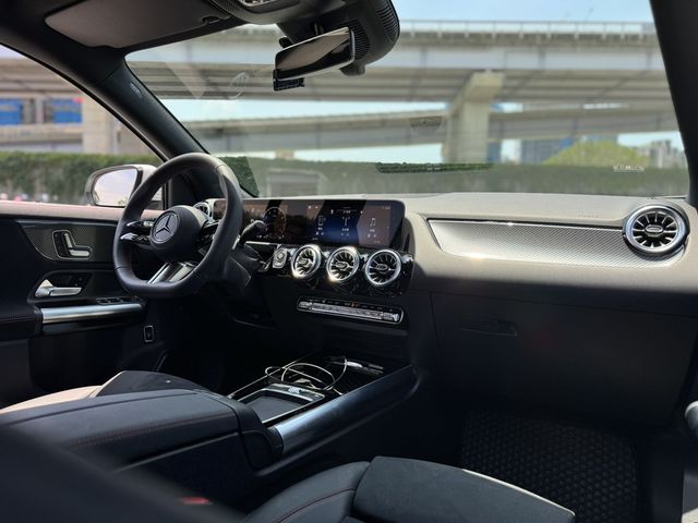 M-BENZ賓士 GLA200  第10張相片