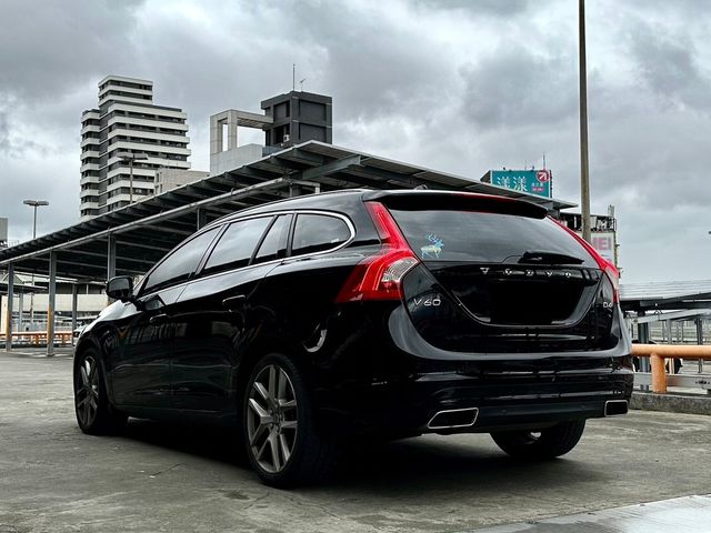 VOLVO富豪 V60  第2張相片