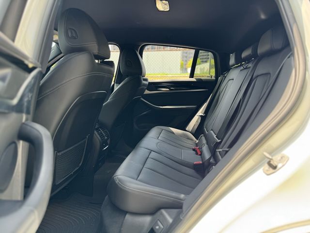 BMW寶馬 X4 XDRIVE20I  第9張相片