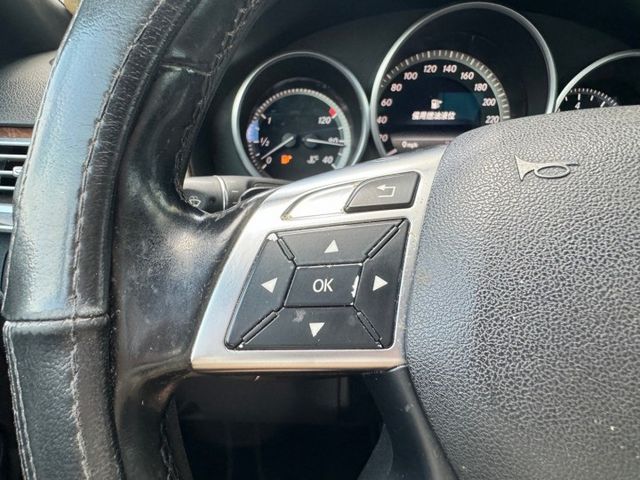 總代理.Elegance.4摸門.恆溫.天窗.腳踏尾門.定速.安卓.倒車.前後行錄  第10張相片