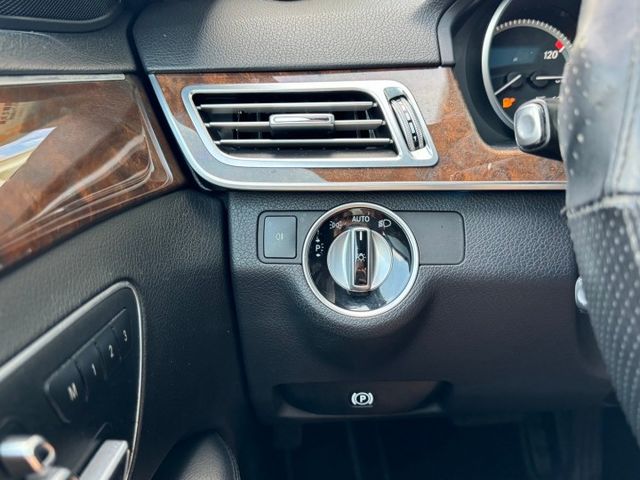 總代理.Elegance.4摸門.恆溫.天窗.腳踏尾門.定速.安卓.倒車.前後行錄  第11張相片