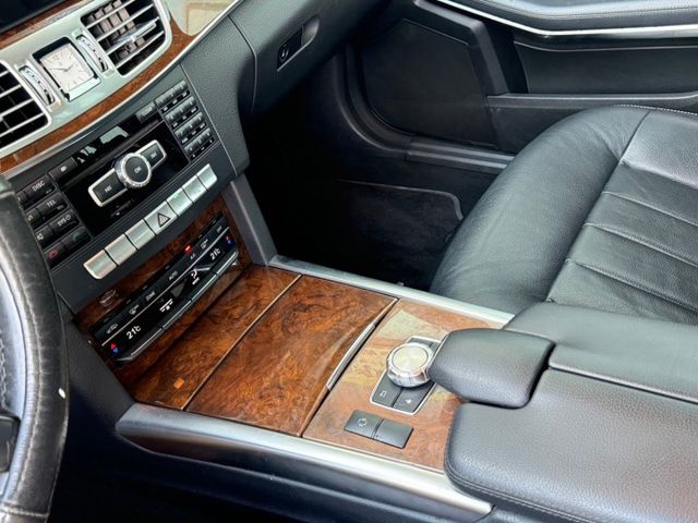 總代理.Elegance.4摸門.恆溫.天窗.腳踏尾門.定速.安卓.倒車.前後行錄  第19張相片