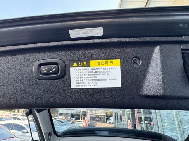 全車原版件 里程跑少 配備超滿 環景 抬顯 盲點 電尾門  第18張相片