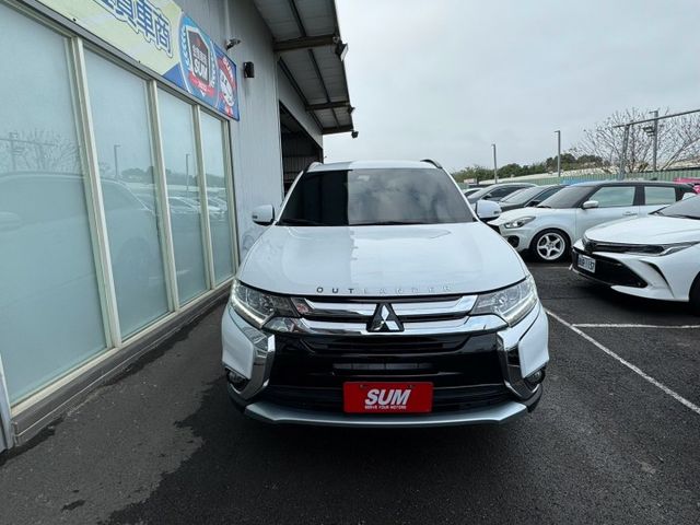 尊貴型 ACC跟車 電尾門 電動椅 導航 盲點偵測 I-KEY  第2張相片