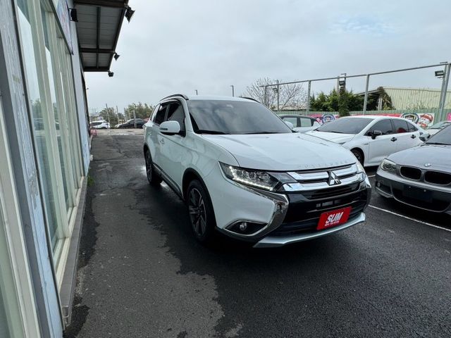 尊貴型 ACC跟車 電尾門 電動椅 導航 盲點偵測 I-KEY  第3張相片
