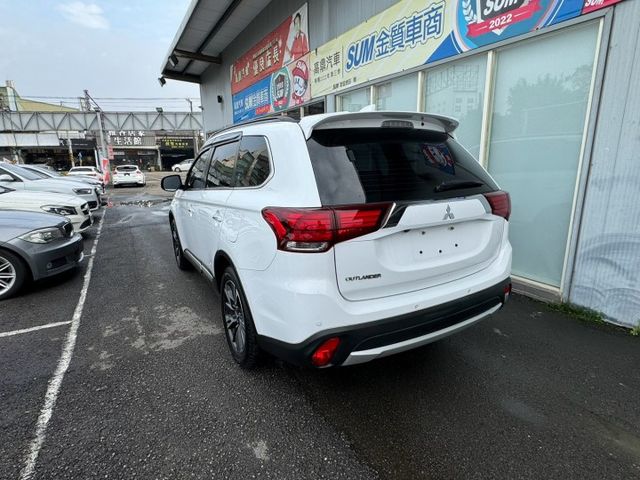 尊貴型 ACC跟車 電尾門 電動椅 導航 盲點偵測 I-KEY  第6張相片
