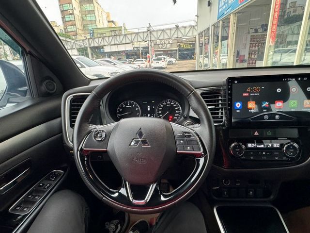 尊貴型 ACC跟車 電尾門 電動椅 導航 盲點偵測 I-KEY  第10張相片