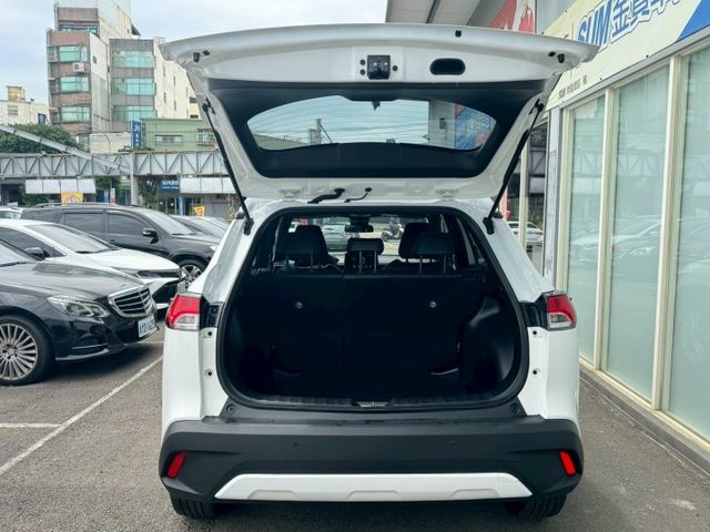 IKEY.車門感應.恆溫.ABS.SRS.ACC.定速.車道偏移.循跡.鋁圈  第7張相片