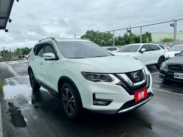 衛導.循跡.盲點.天窗.定速.車道偏移.電尾門.ACC.IKEY.恆溫.環景.電椅  第3張相片