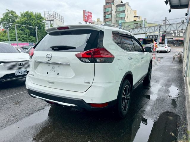 衛導.循跡.盲點.天窗.定速.車道偏移.電尾門.ACC.IKEY.恆溫.環景.電椅  第4張相片