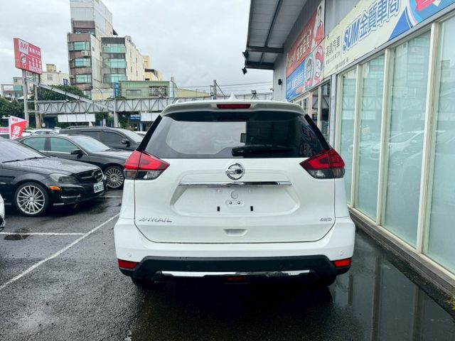 衛導.循跡.盲點.天窗.定速.車道偏移.電尾門.ACC.IKEY.恆溫.環景.電椅  第5張相片