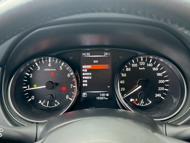 衛導.循跡.盲點.天窗.定速.車道偏移.電尾門.ACC.IKEY.恆溫.環景.電椅  第11張相片