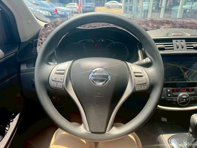 IKEY.ABS.SRS.盲點.衛導.循跡.摸門.定速.環景.恆溫.鋁圈  第8張相片