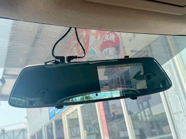 IKEY.ABS.SRS.盲點.衛導.循跡.摸門.定速.環景.恆溫.鋁圈  第18張相片