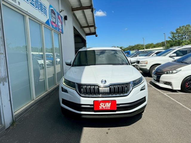 IKEY.電座椅.環景.恆溫.電尾門.ACC.定速.循跡.盲點.鋁圈  第2張相片