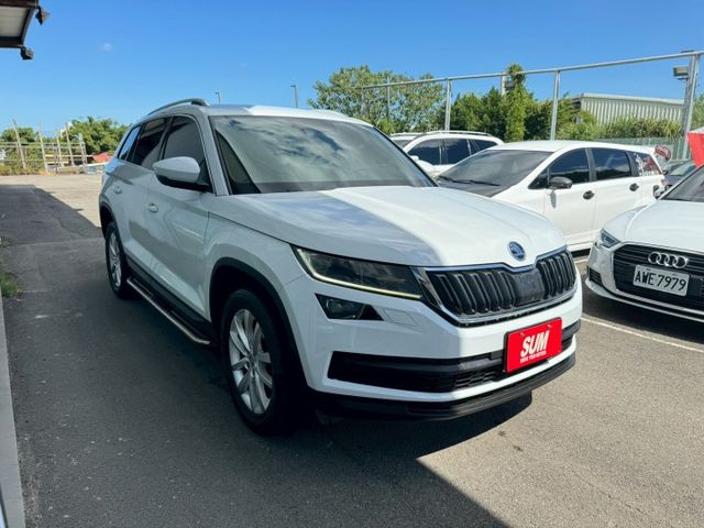 IKEY.電座椅.環景.恆溫.電尾門.ACC.定速.循跡.盲點.鋁圈  第3張相片