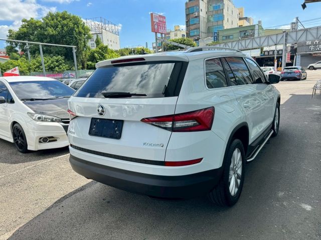 IKEY.電座椅.環景.恆溫.電尾門.ACC.定速.循跡.盲點.鋁圈  第4張相片