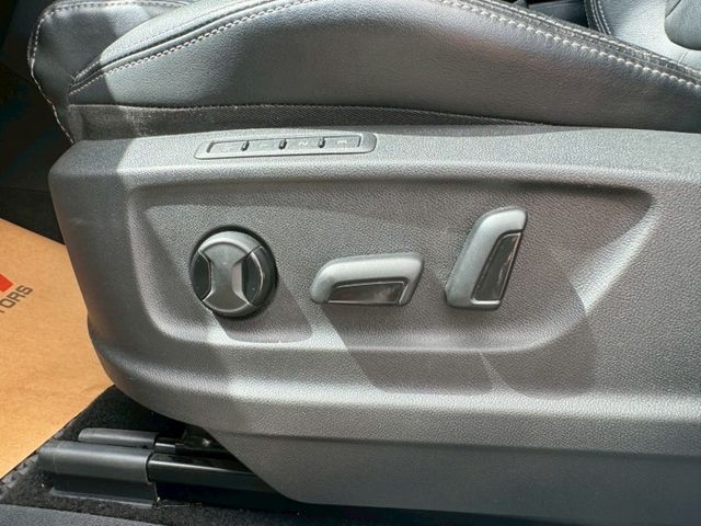 IKEY.電座椅.環景.恆溫.電尾門.ACC.定速.循跡.盲點.鋁圈  第9張相片