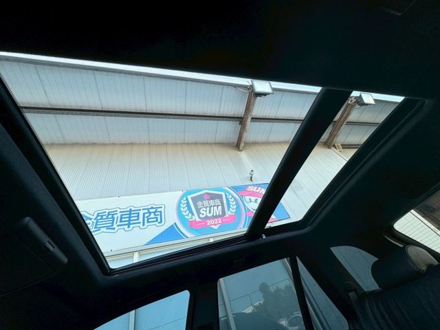 天窗.DSC.ABS.PDC.安全氣囊x6.電動/電熱椅附記憶功能.定速.衛導.倒車.  第18張相片