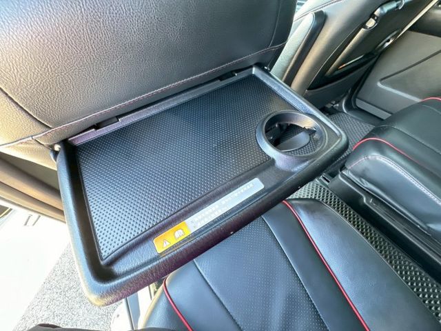 天窗.恆溫.定速.倒車.衛導.電動椅.餐盤  第7張相片