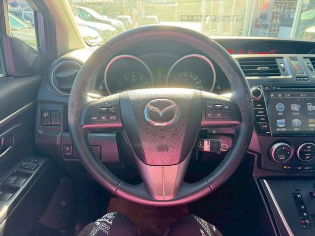 天窗.恆溫.定速.倒車.衛導.電動椅.餐盤  第19張相片