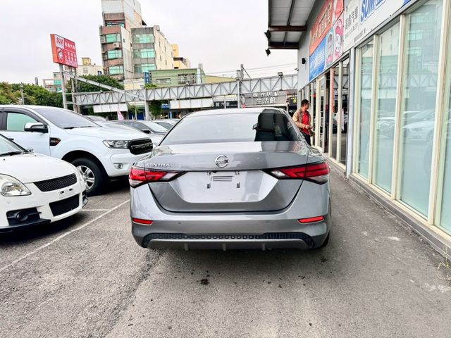 IKEY.ABS.SRS.還景.恆溫.ACC.定速.車偏.循跡.盲點.鋁圈  第4張相片