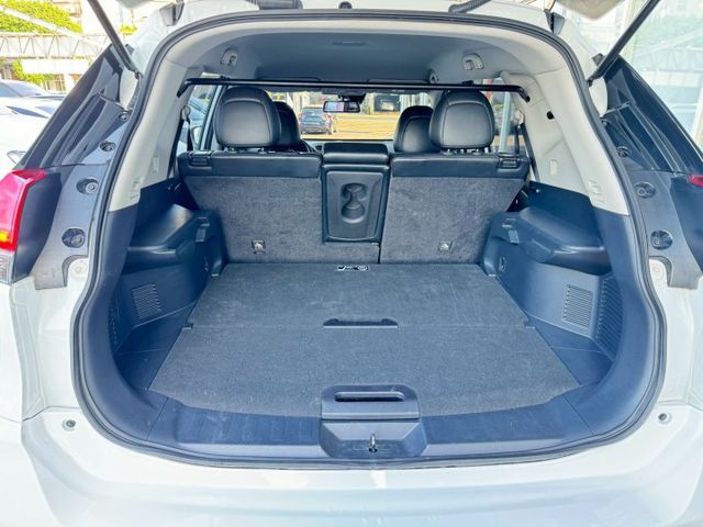 IKEY.環景.恆溫.ABS.SRS.ACC.定速.車偏.循跡.盲點.鋁圈  第3張相片