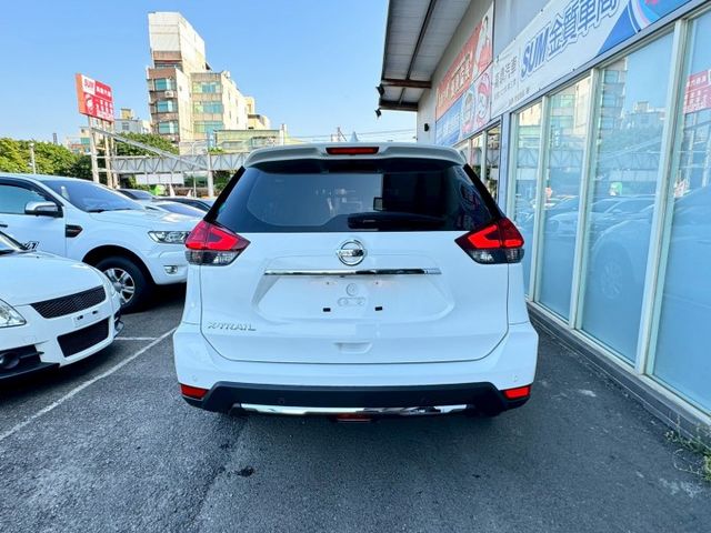 IKEY.環景.恆溫.ABS.SRS.ACC.定速.車偏.循跡.盲點.鋁圈  第4張相片