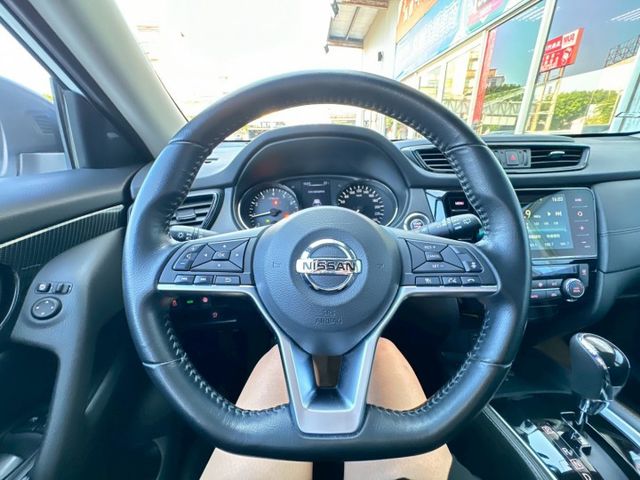 IKEY.環景.恆溫.ABS.SRS.ACC.定速.車偏.循跡.盲點.鋁圈  第7張相片