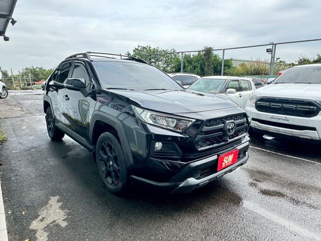 IKEY.ABS.SRS.電尾門.盲點.換撥.衛導.循跡.摸門.定速.車偏.ACC.環景.恆溫.電座椅.鋁圈  第6張相片