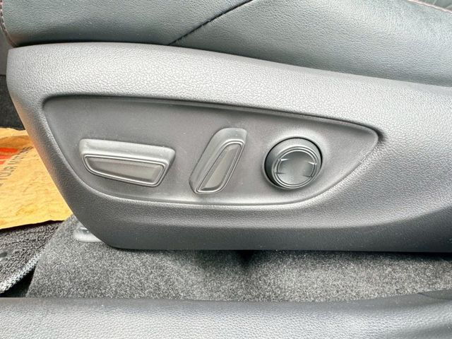 IKEY.ABS.SRS.電尾門.盲點.換撥.衛導.循跡.摸門.定速.車偏.ACC.環景.恆溫.電座椅.鋁圈  第9張相片