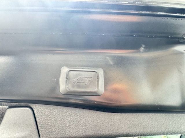 IKEY.ABS.SRS.電尾門.盲點.換撥.衛導.循跡.摸門.定速.車偏.ACC.環景.恆溫.電座椅.鋁圈  第11張相片