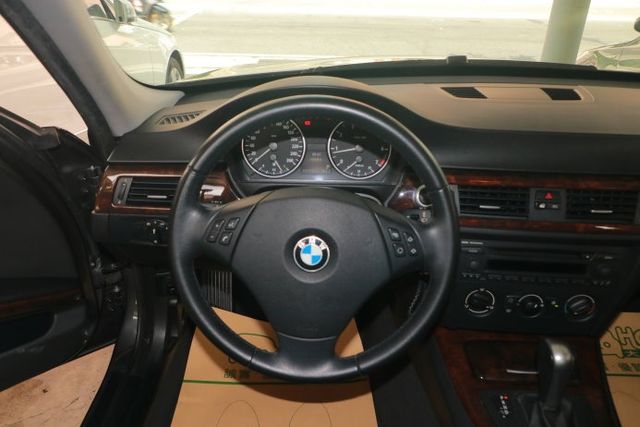 BMW寶馬 320I  第10張相片