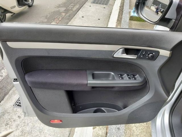 VOLKSWAGEN福斯 TOURAN  第17張相片