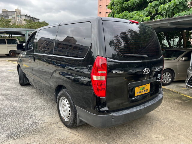 HYUNDAI現代 GRAND STAREX  第2張相片