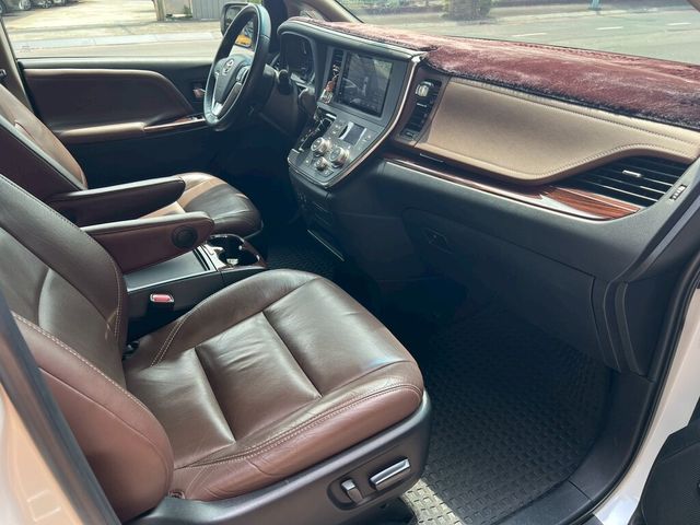 TOYOTA豐田 SIENNA  第14張相片