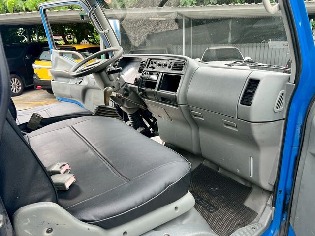 MITSUBISHI三菱 CANTER  第9張相片