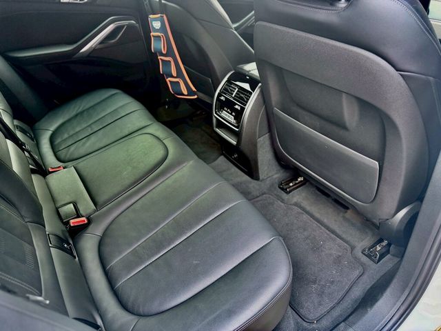 BMW寶馬 X6 M  第13張相片