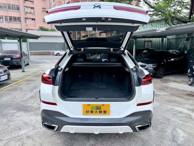BMW寶馬 X6 M  第14張相片