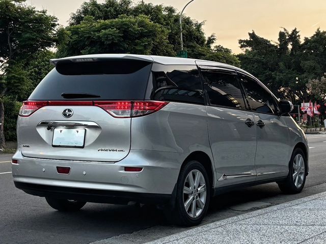 TOYOTA豐田 PREVIA  第2張相片
