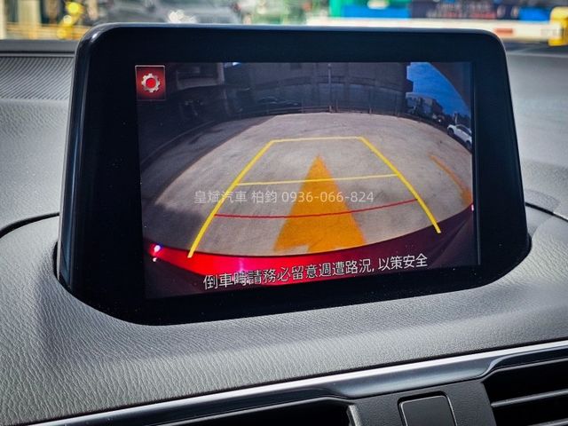 2017年魂動馬3 旗艦/電動椅/IKEY/摸門/LED燈/倒車顯影/恆溫/抬顯/後座分離坐椅  第13張相片