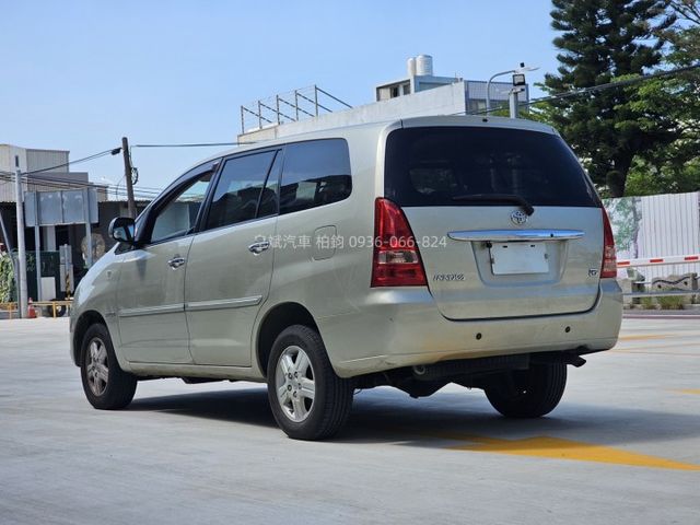 2011年Innova 後座分離座椅/安卓機/倒車顯影  第4張相片
